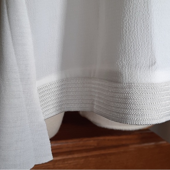 White Graphic Women's Top - Picture 4 of 10